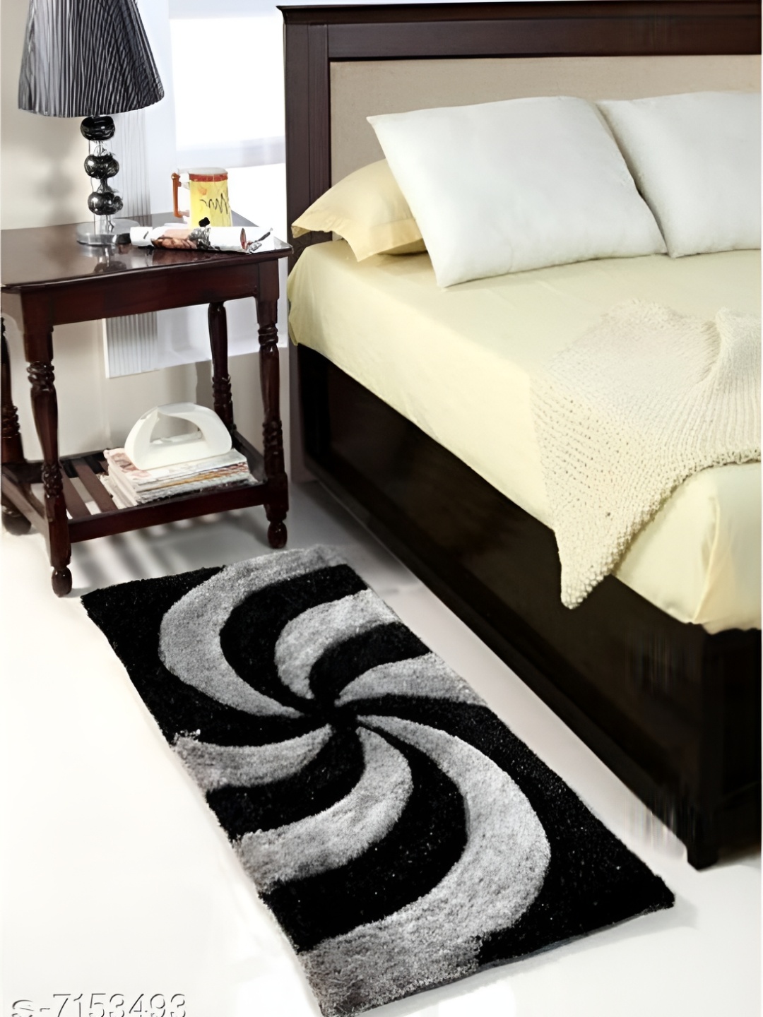 

Shopgallery Black Geometric Soft & Anti-skid Floor Runner, Silver