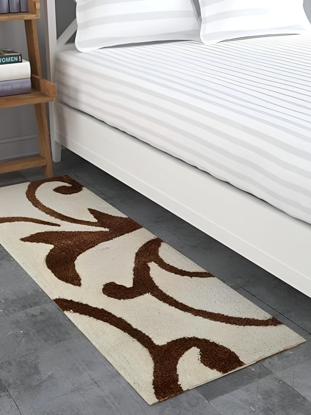 

Shopgallery White & Brown Ethnic Motif Strong & Durable Floor Runner