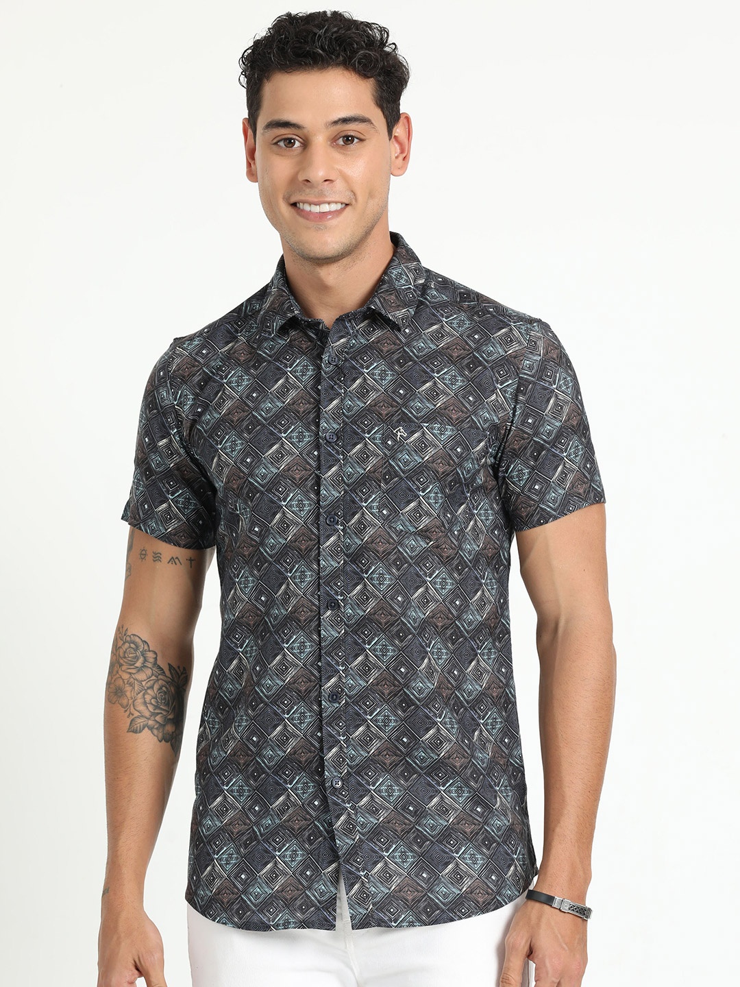 

CP BRO India Slim Slim Fit Geometric Printed Casual Shirt, Black