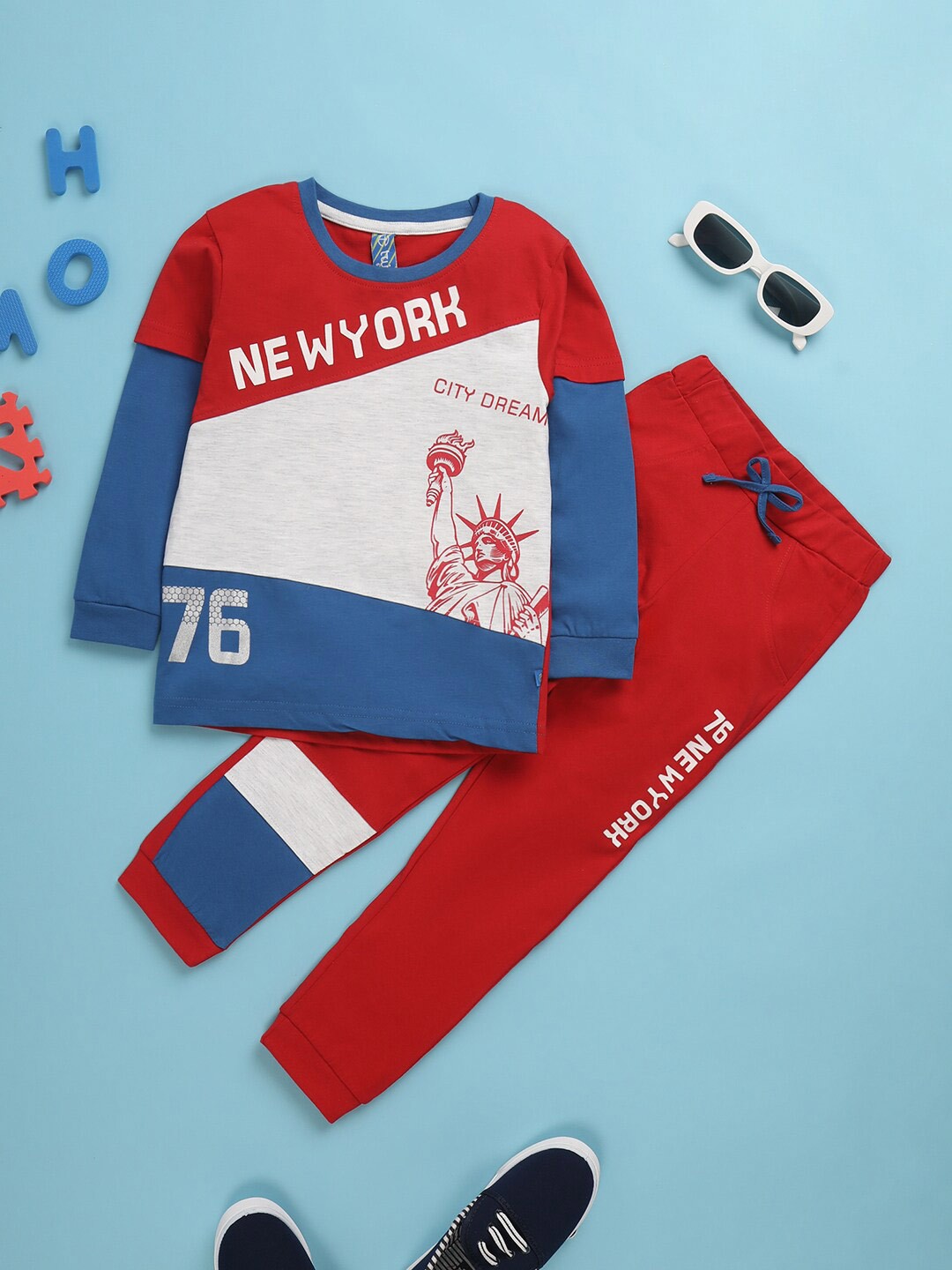 

V-Mart Boys Colourblocked Pure Cotton T-shirt with Trousers, Red