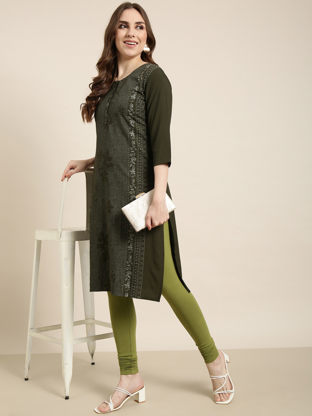 

SHOWOFF Round Neck Floral Printed Cotton Straight Kurta, Green