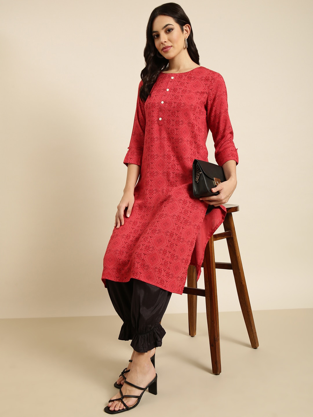 

SHOWOFF Round Neck Geometric Indie Printed Straight Kurta, Red