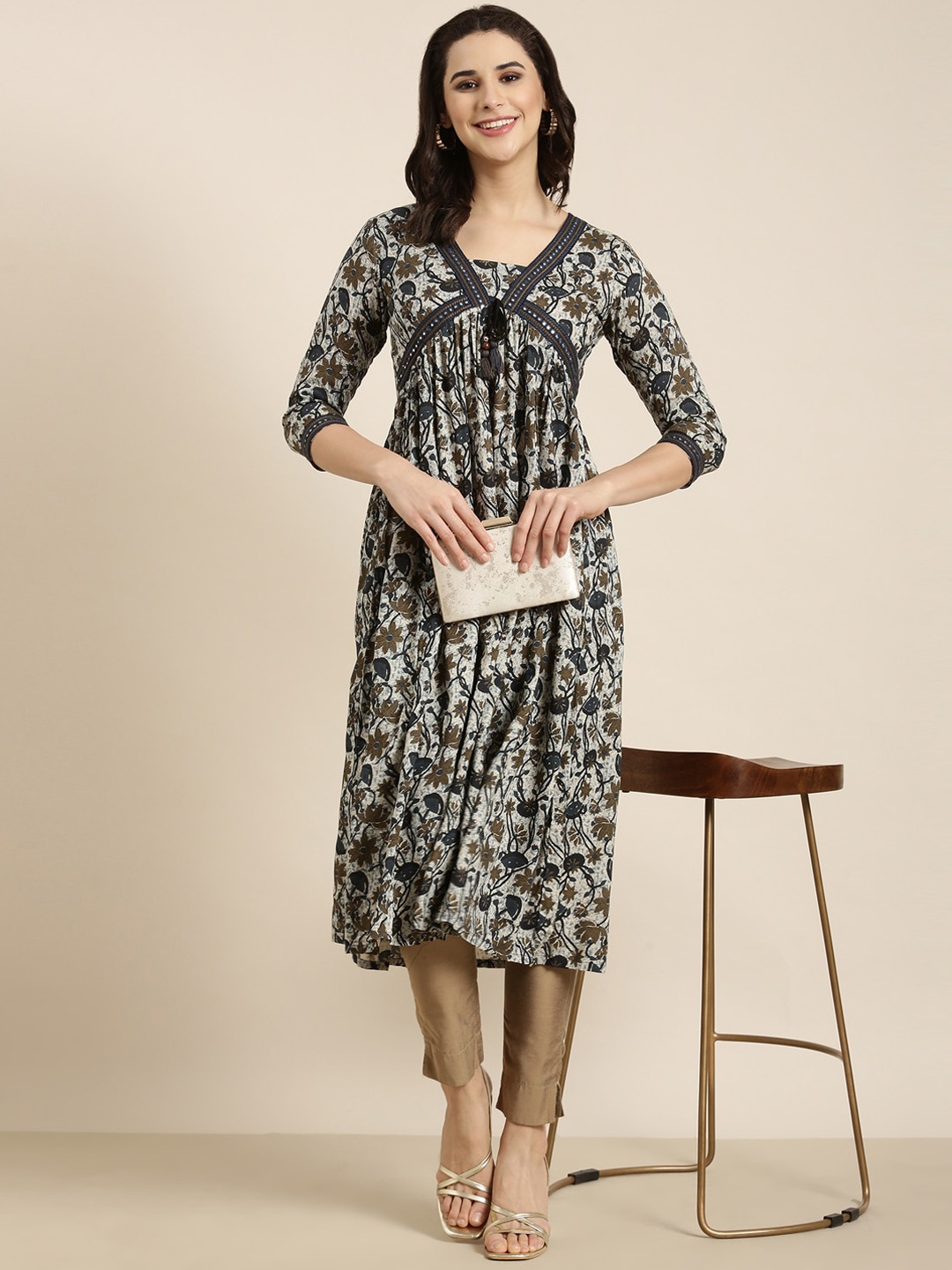 

SHOWOFF V Neck Floral Printed Sequinned Anarkali Kurta, Navy blue