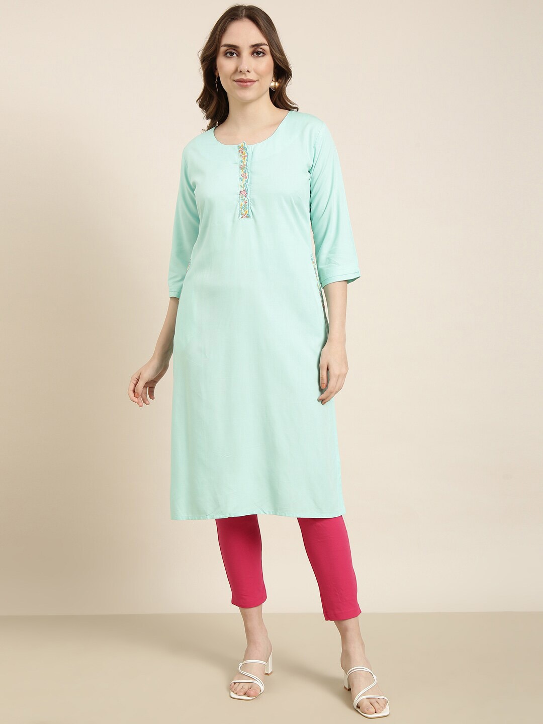 

SHOWOFF Round Neck Thread Work Straight Kurta, Sea green
