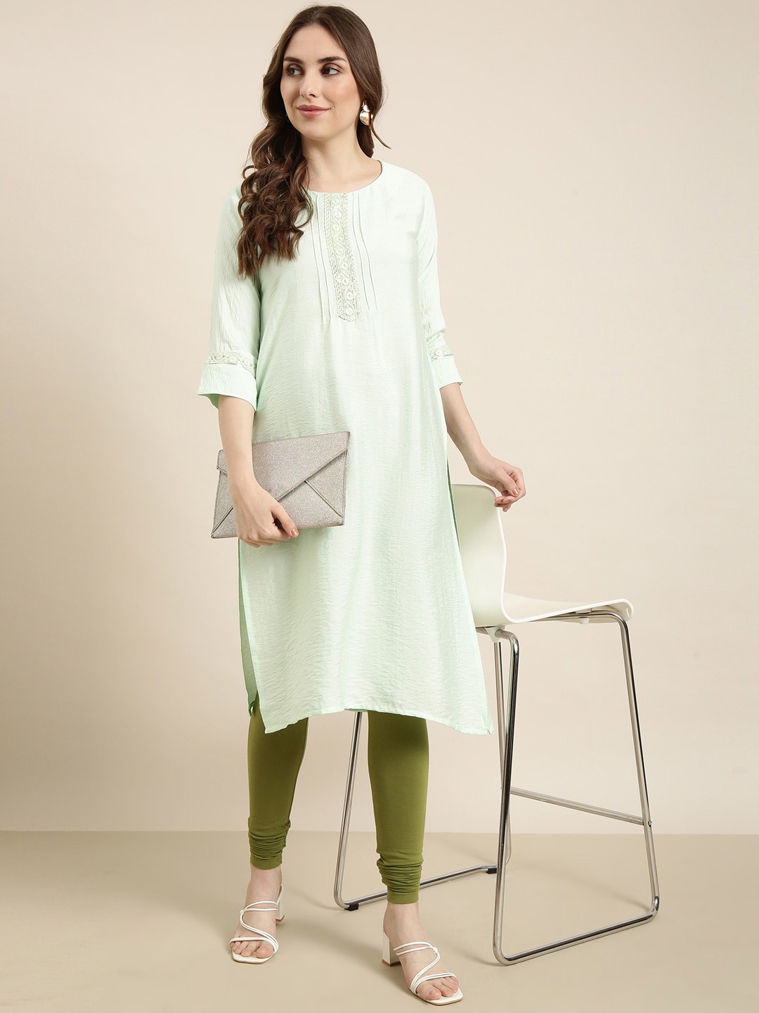 

SHOWOFF Floral Sequinned Embroidered Round Neck Straight Kurta, Sea green