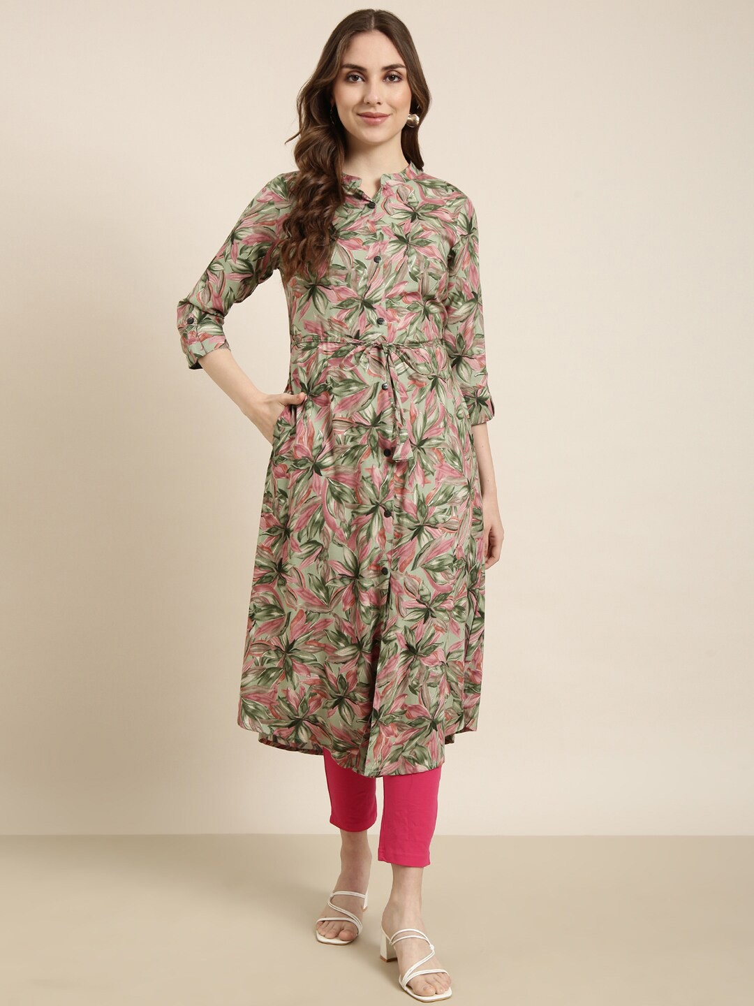 

SHOWOFF Floral Printed Mandarin Collar Roll-Up Sleeves A-Line Kurta, Green