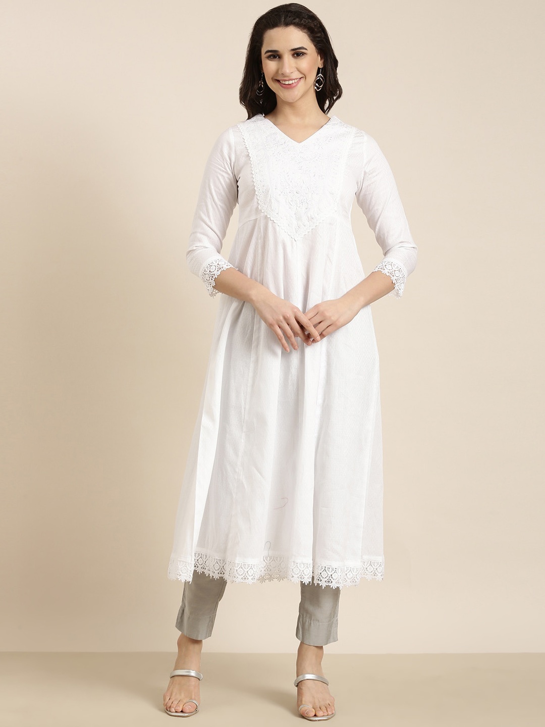 

SHOWOFF Embroidered Cotton High-Low Thread Work Panelled Kurta, White