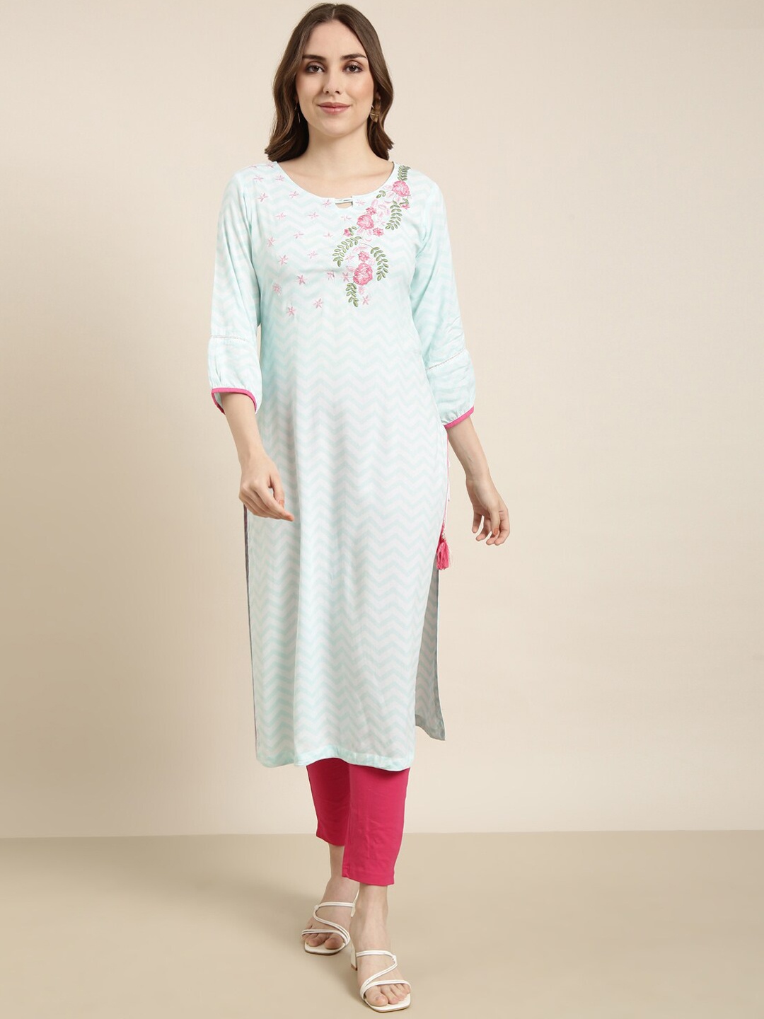 

SHOWOFF Chevron Printed Thread Work Floral Kurta, Turquoise blue