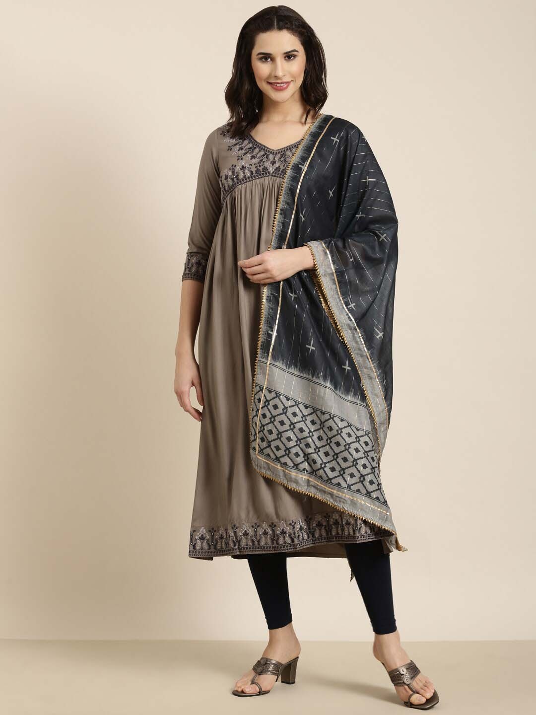 

SHOWOFF Floral Printed Thread Work Anarkali Kurta, Grey