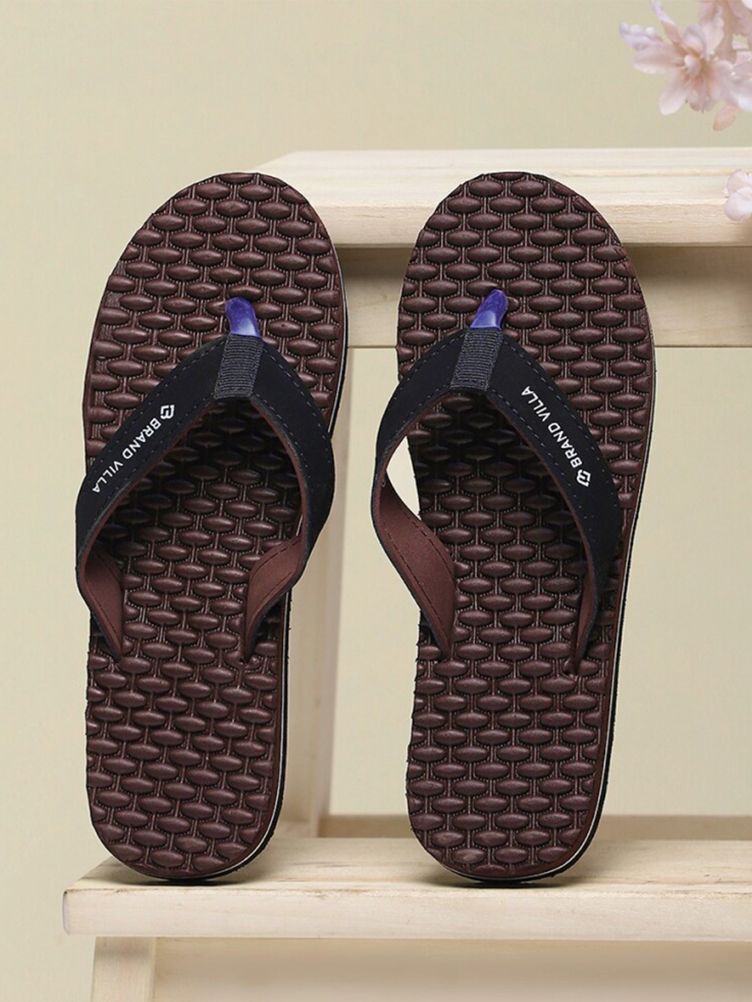 

BRAND VILLA Women Self Design Thong Flip-Flops, Brown