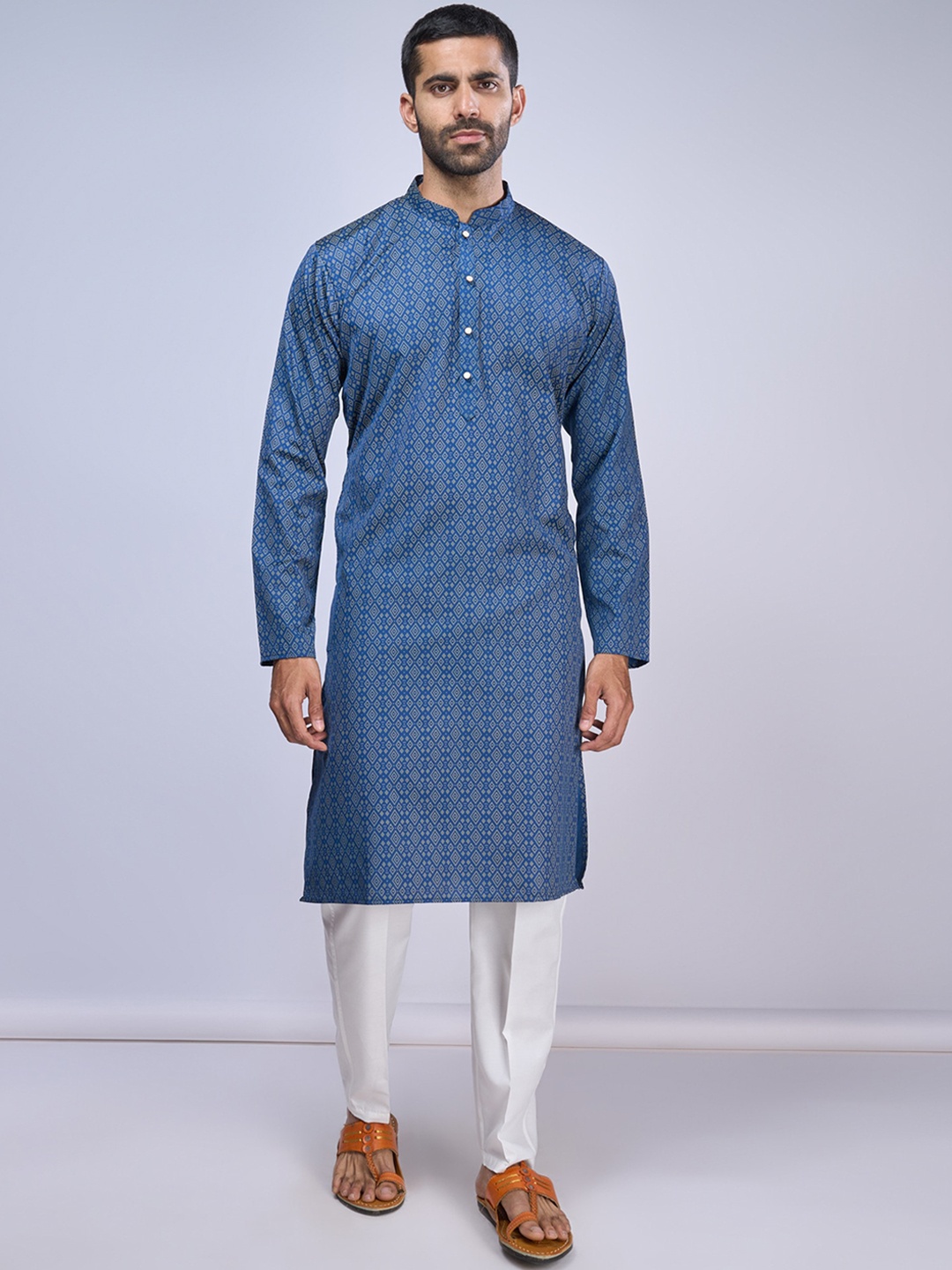 

BELLAZO Mandarin Collar Geometric Thread Work Pathani Cotton Kurta, Blue