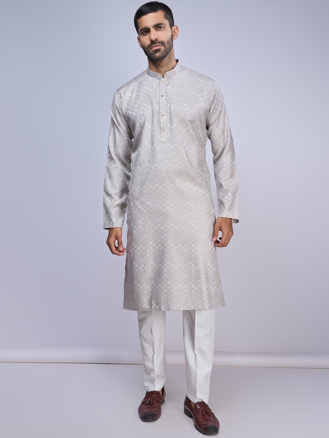 

BELLAZO Ethnic Motifs Printed Mandarin Collar Jacquard Straight Kurta, Silver