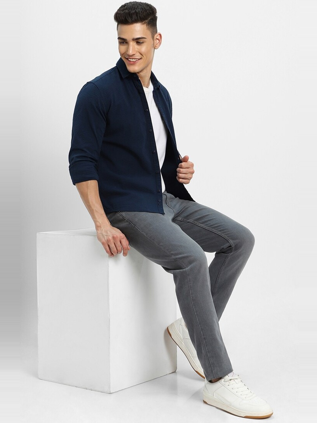 

FOREVER 21 Regular Fit Self Design Cotton Casual Shirt, Navy blue