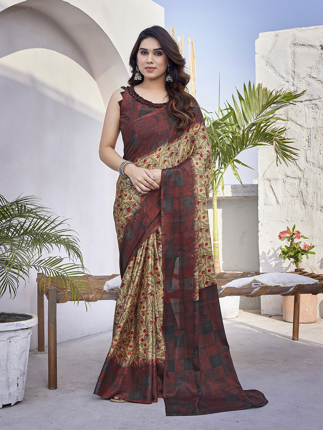 

MAGMINA Floral Printed Pure Chiffon Saree, Cream
