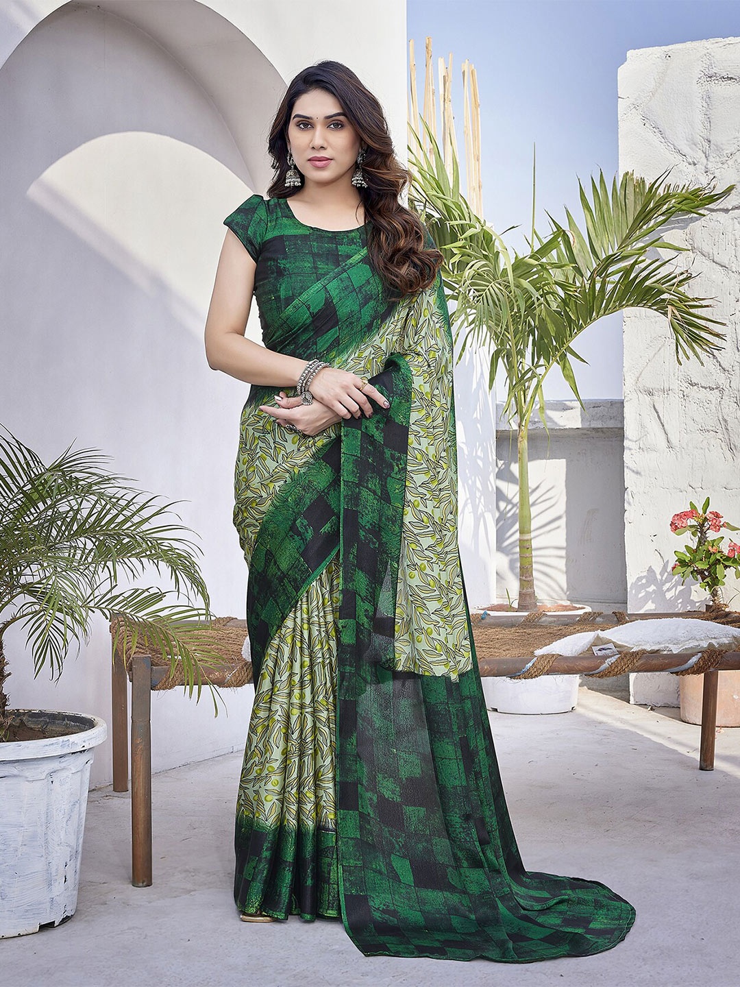

MAGMINA Floral Printed Saree, Green
