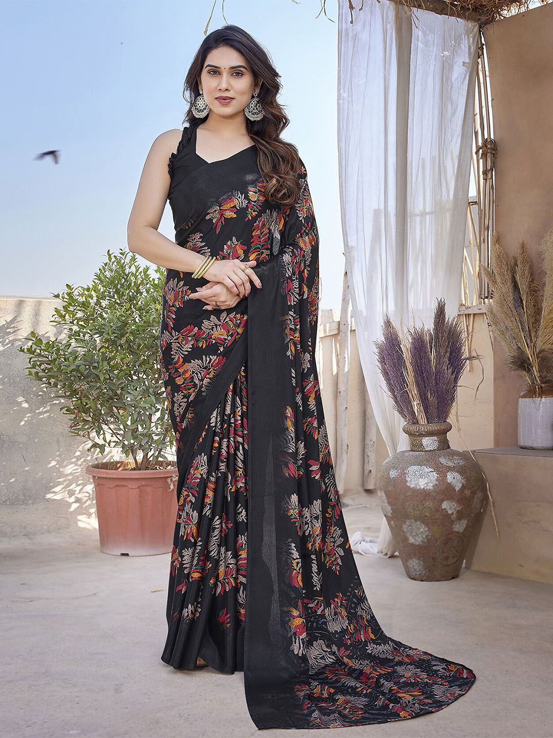 

MAGMINA Floral Printed Pure Chiffon Saree, Black