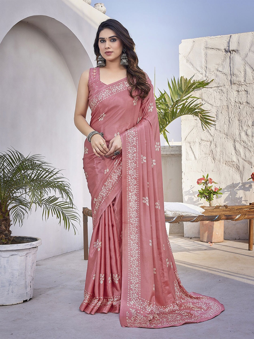 

MAGMINA Floral Printed Pure Chiffon Saree, Peach