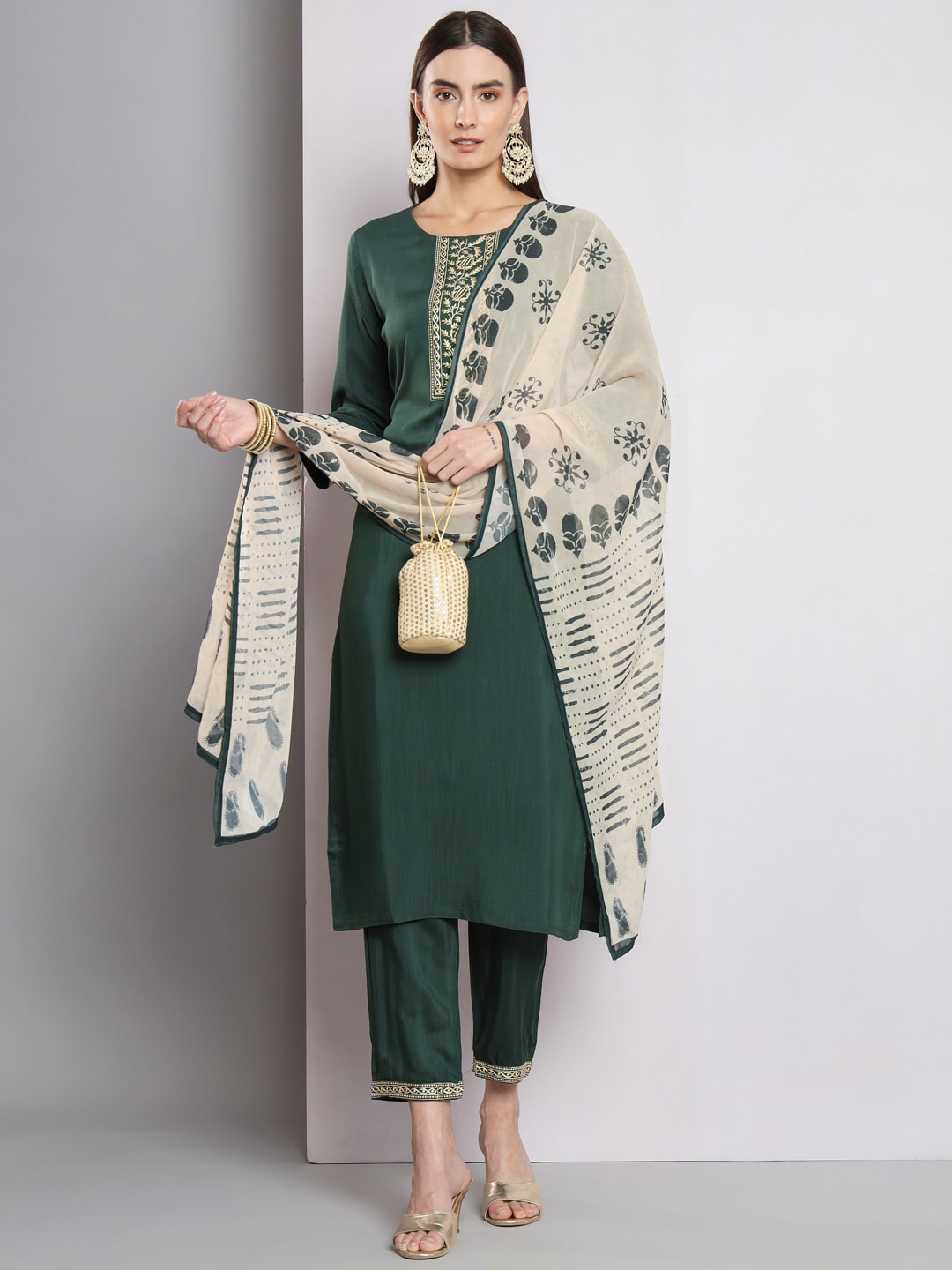 

DIVASTRI Floral Yoke Design Regular Thread Work Kurta with Trousers & With Dupatta, Green