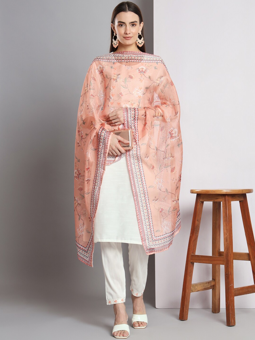 

DIVASTRI Floral Yoke Design Regular Thread Work Kurta with Trousers & Dupatta, White