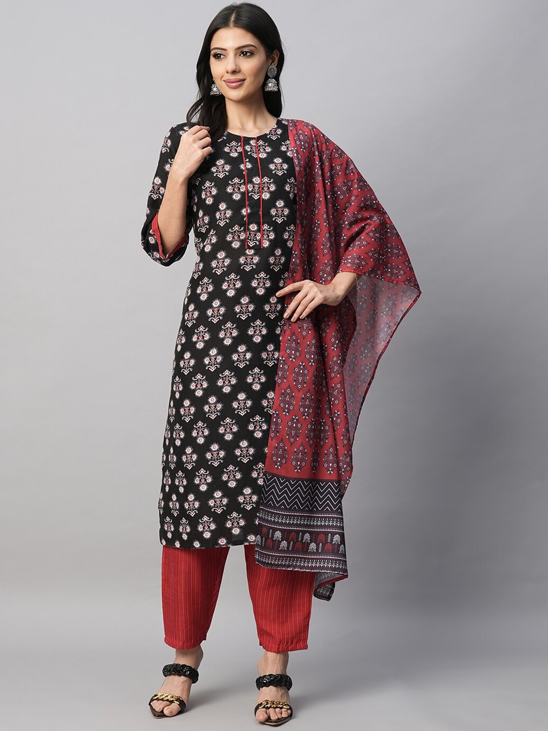 

DIVASTRI Floral Printed Regular Pure Cotton Kurta with Trousers & With Dupatta, Black