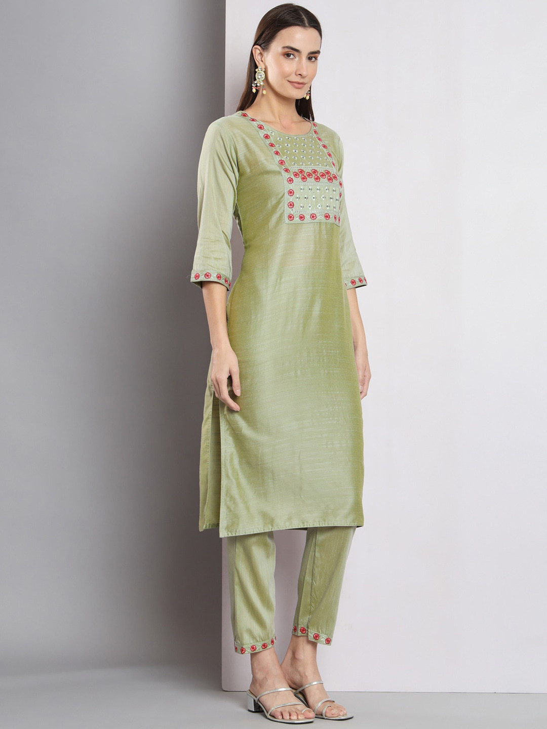 

DIVASTRI Floral Yoke Design Regular Thread Work Kurta with Trousers & Dupatta, Green