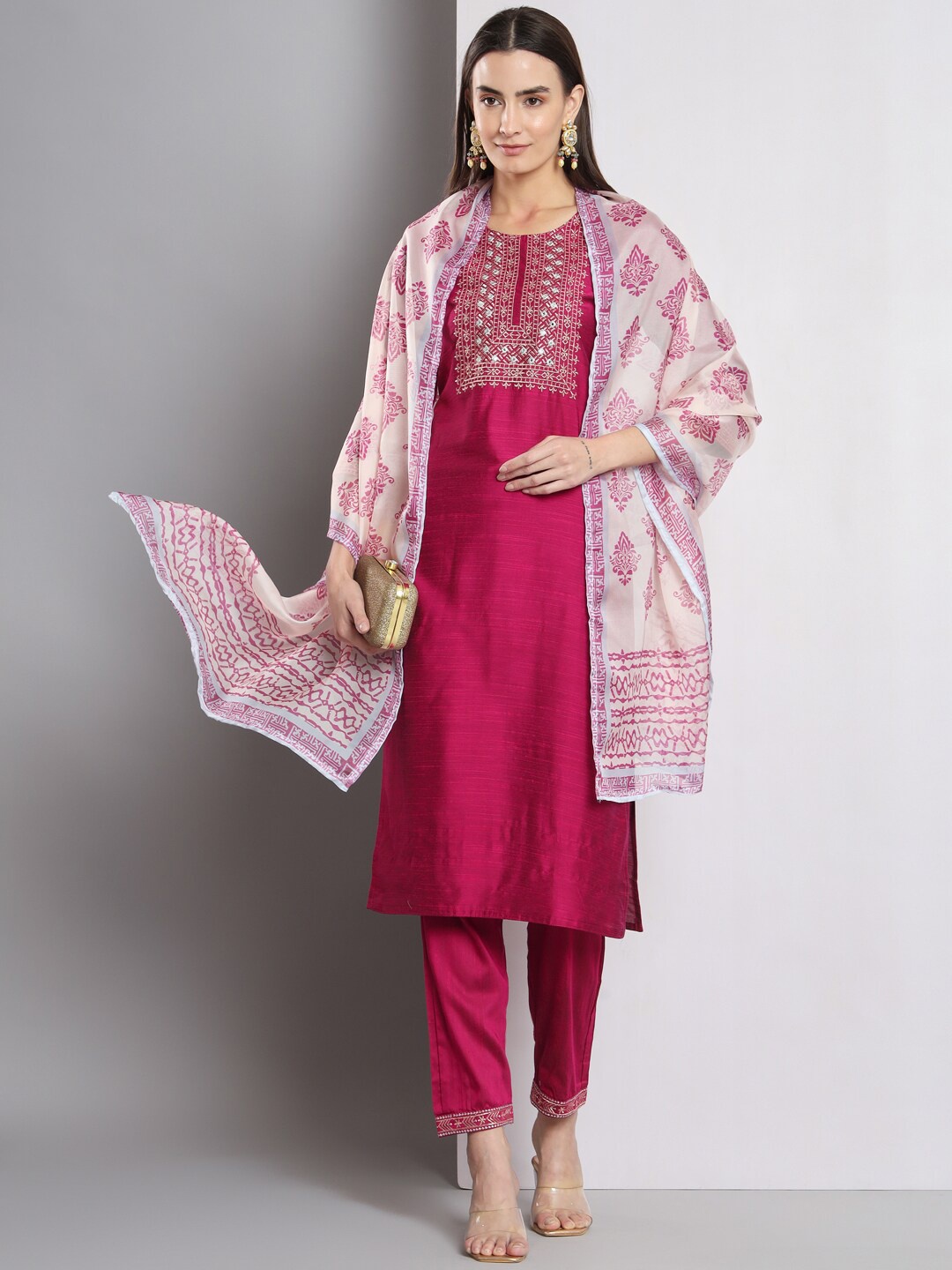 

DIVASTRI Floral Yoke Design Regular Thread Work Kurta with Trousers & Dupatta, Magenta