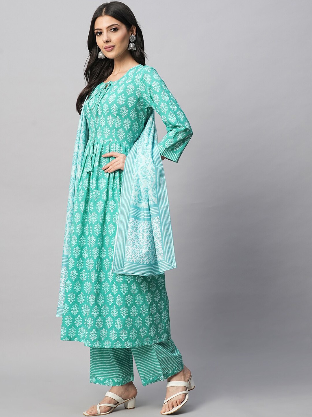 

DIVASTRI Floral Printed Empire Thread Work Kurta with Trousers & Dupatta, Turquoise blue