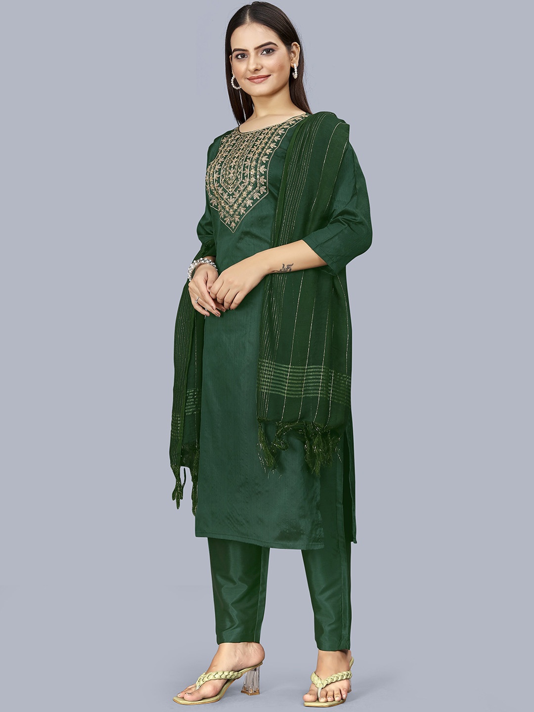 

DIVASTRI Ethnic Motifs Yoke Design Thread Work Straight Kurta With Trouser & Dupatta, Green