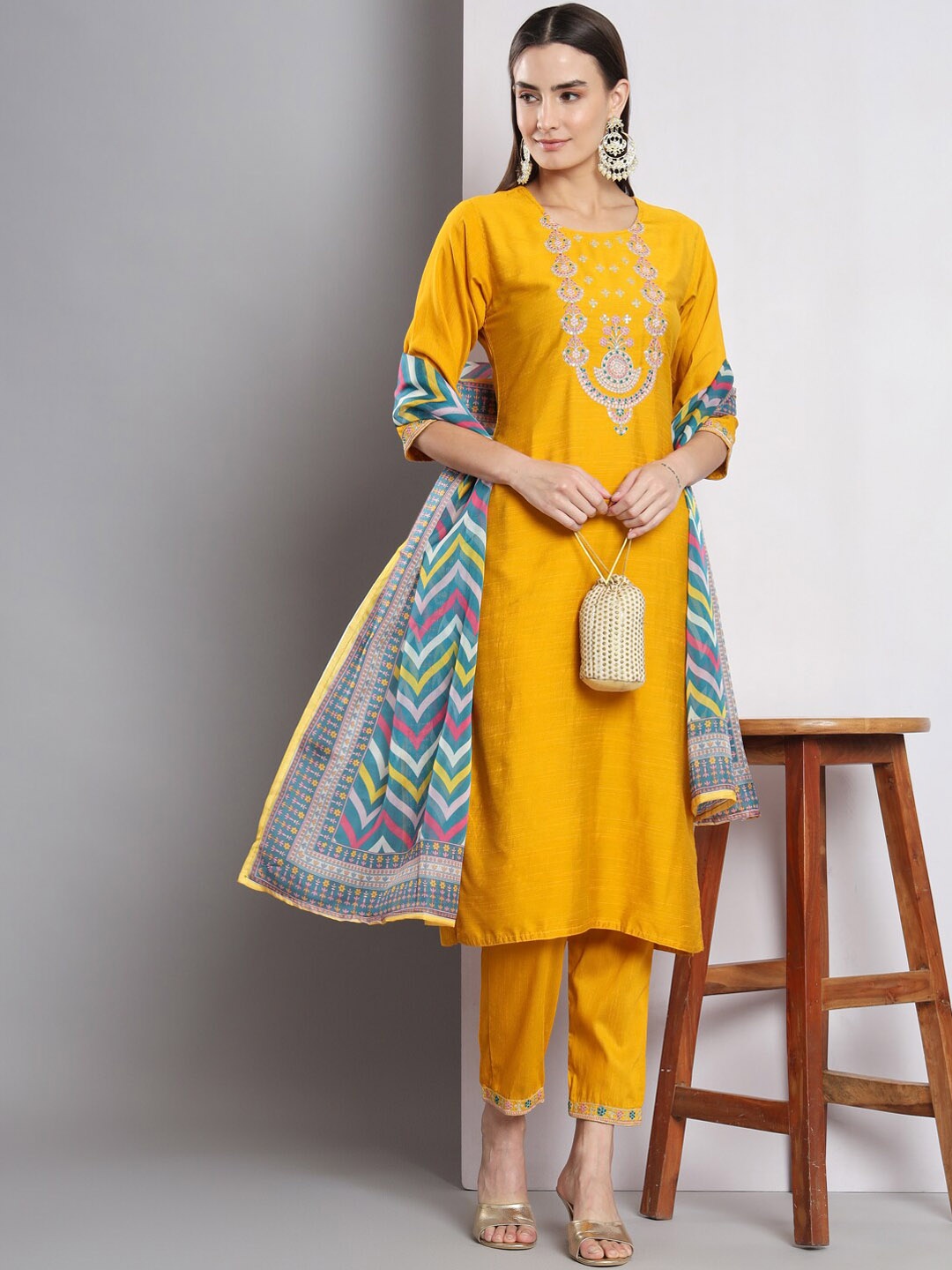 

DIVASTRI Floral Yoke Design Thread Work Straight Kurta with Trousers & With Dupatta, Yellow