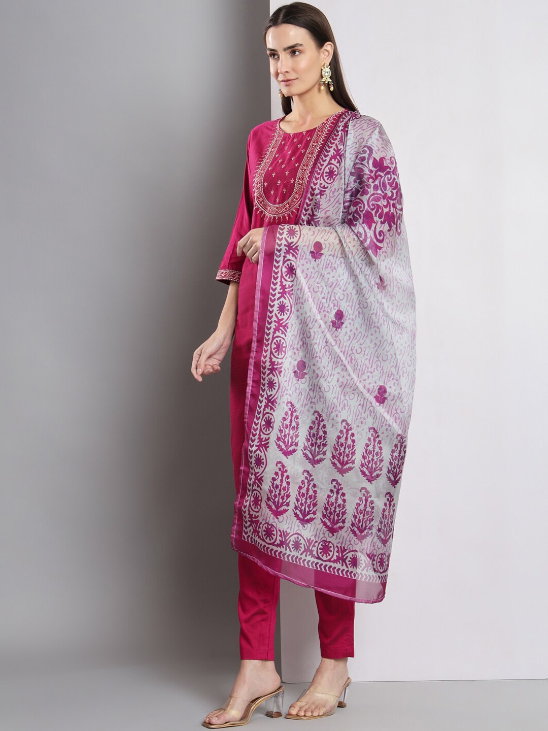 

DIVASTRI Floral Yoke Design Thread Work Kurta With Trouser & Dupatta, Magenta