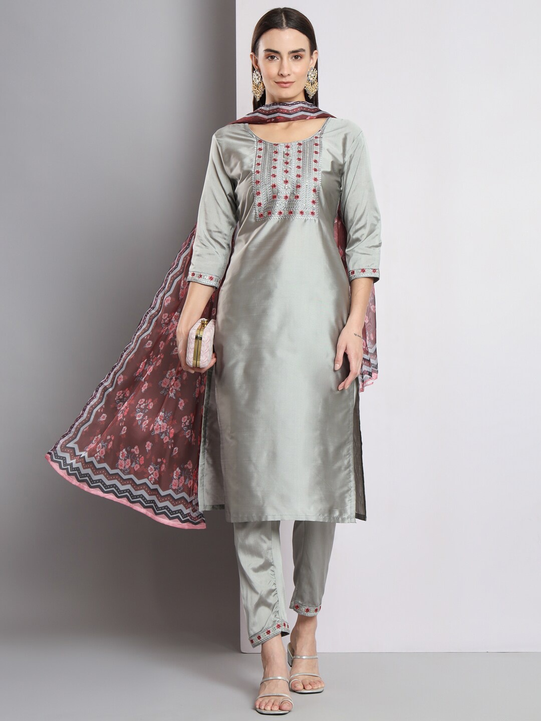

DIVASTRI Round Neck Floral Yoke Design Sequined Straight Kurta with Trousers & Dupatta, Grey