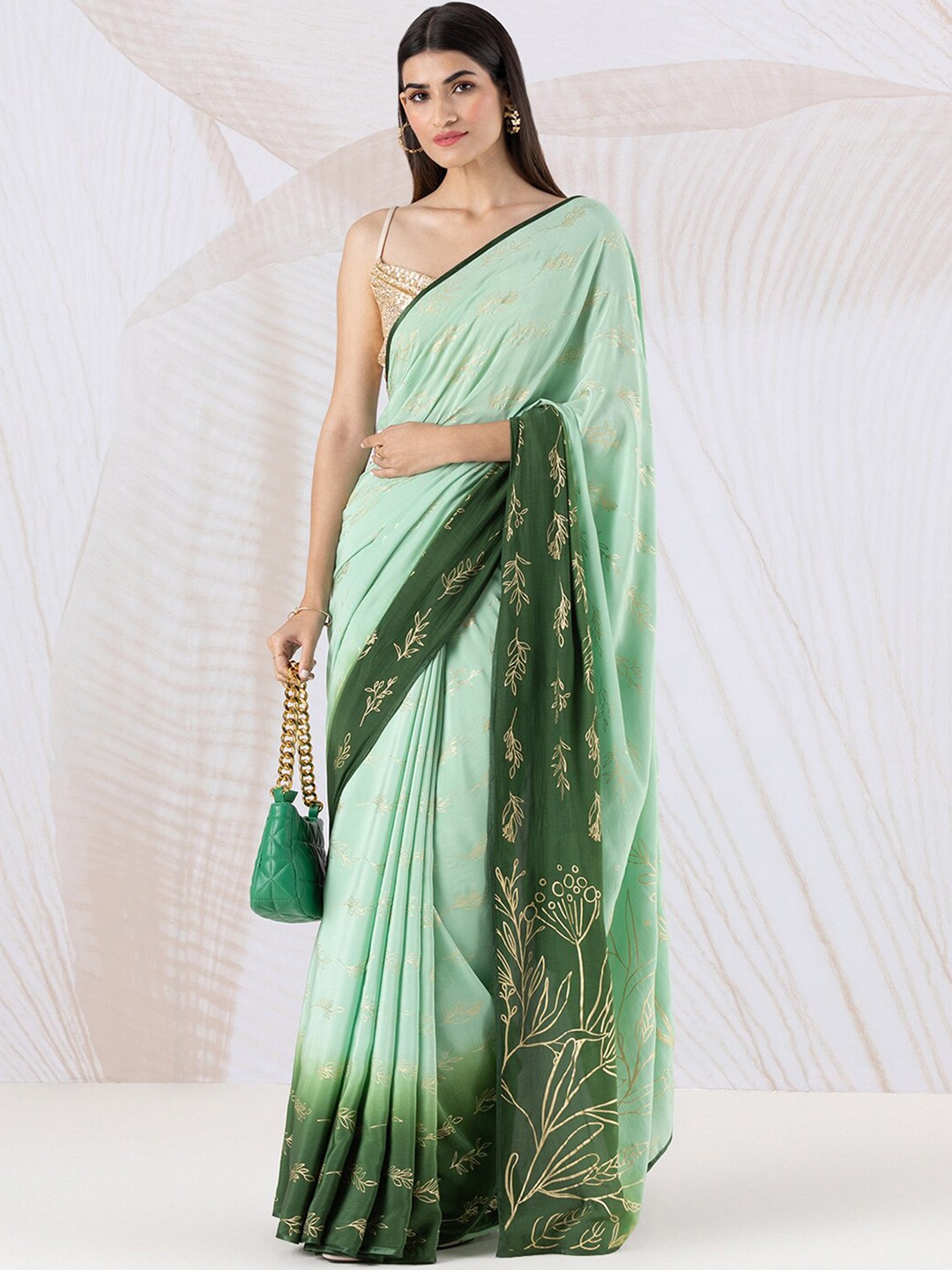 

navyasa by liva Floral Printed Saree, Green