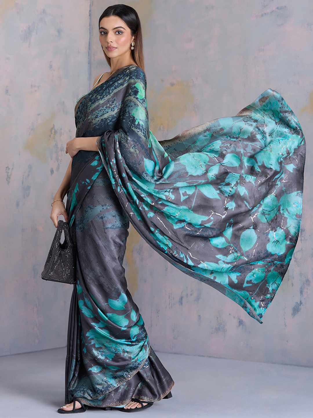 

navyasa by liva Floral Printed Liva Saree, Blue