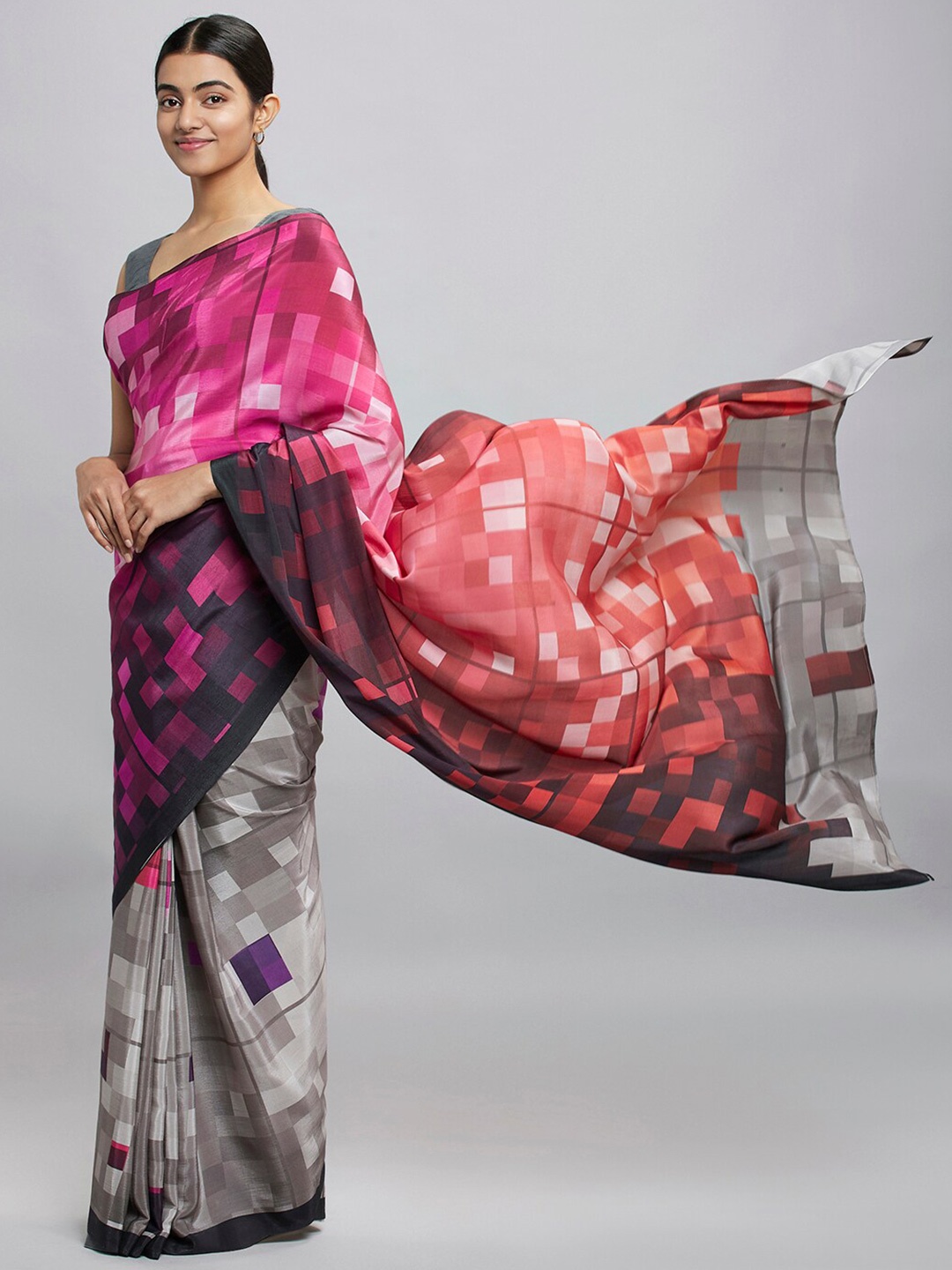 

navyasa by liva Geometric Printed Saree, Grey