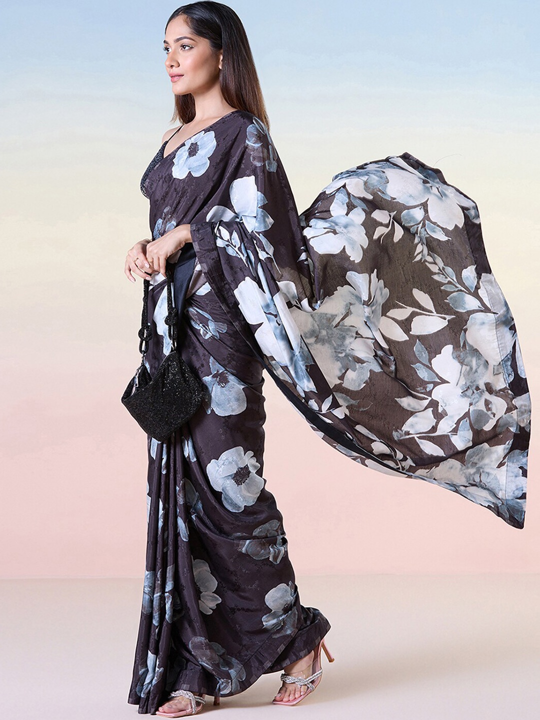 

navyasa by liva Floral Printed Liva Saree, Black