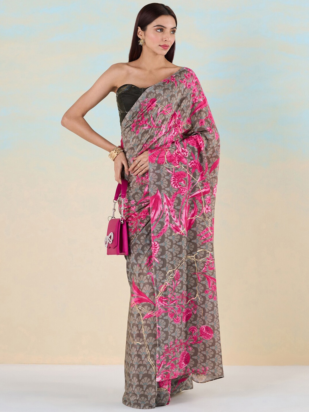 

navyasa by liva Floral Printed Saree, Green