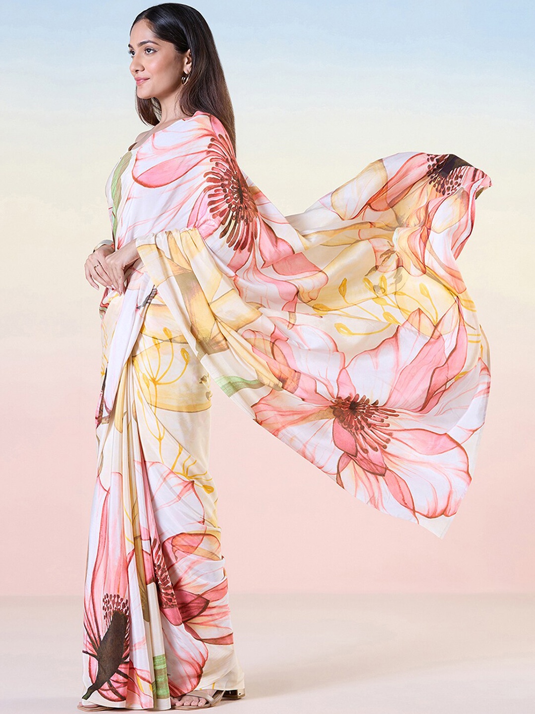 

navyasa by liva Floral Printed Saree, Pink