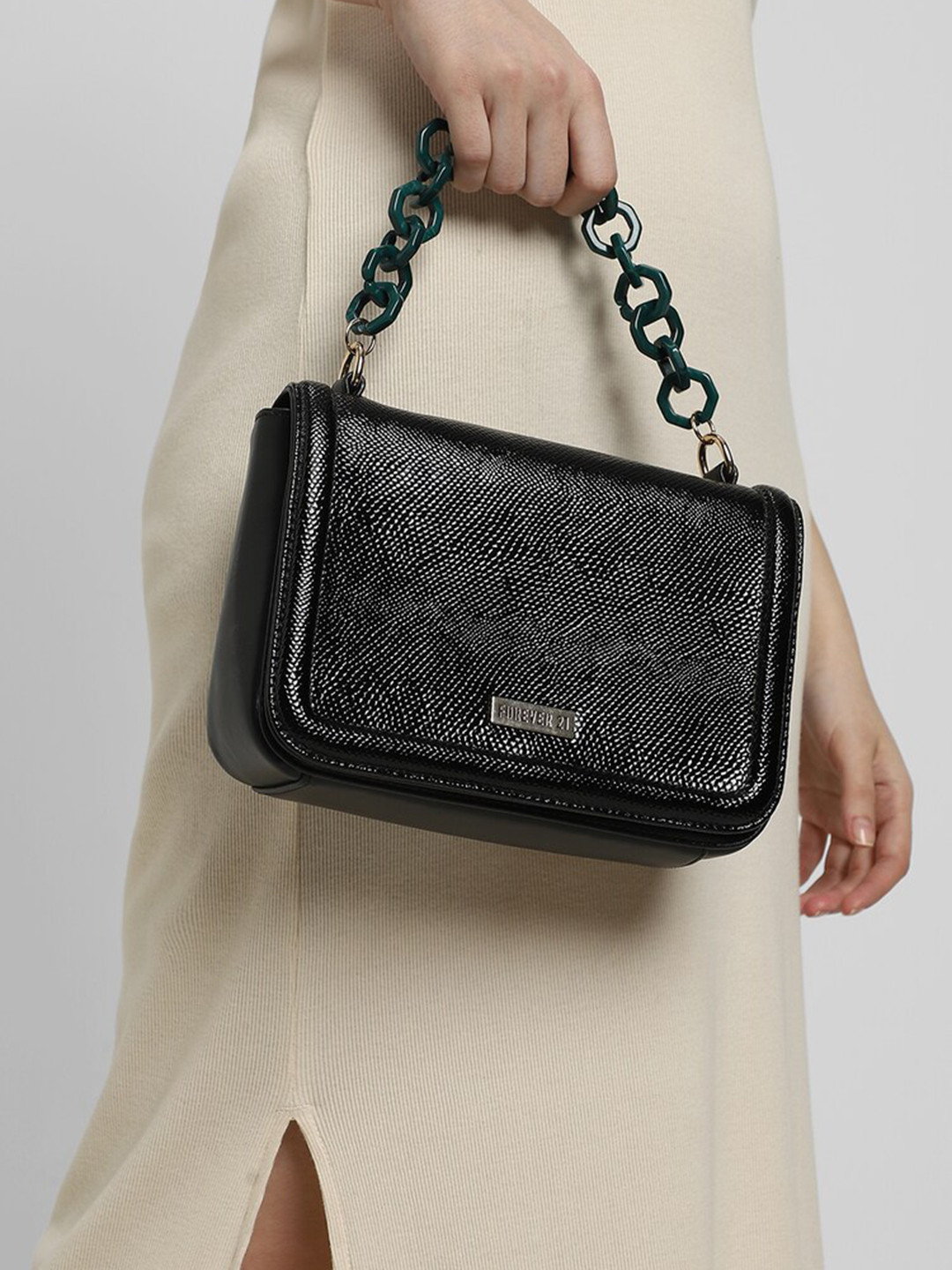

FOREVER 21 Textured Zip Detail PU Handheld Bag, Black