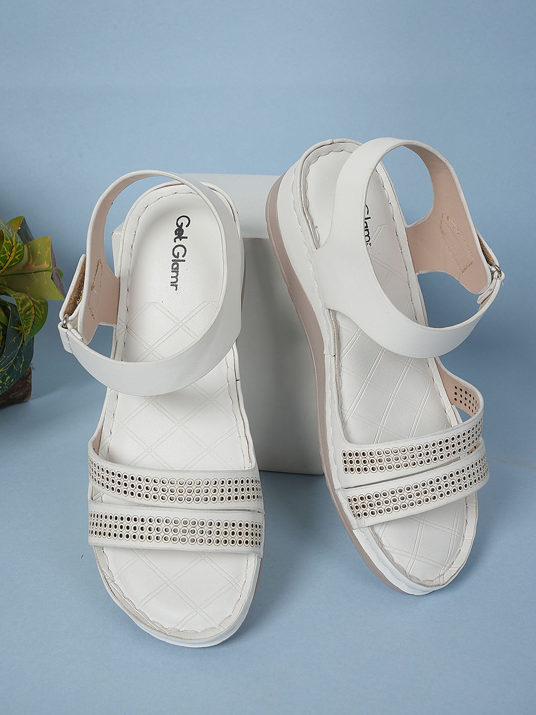 

Get Glamr Textured Open Toe Comfort Heels, White
