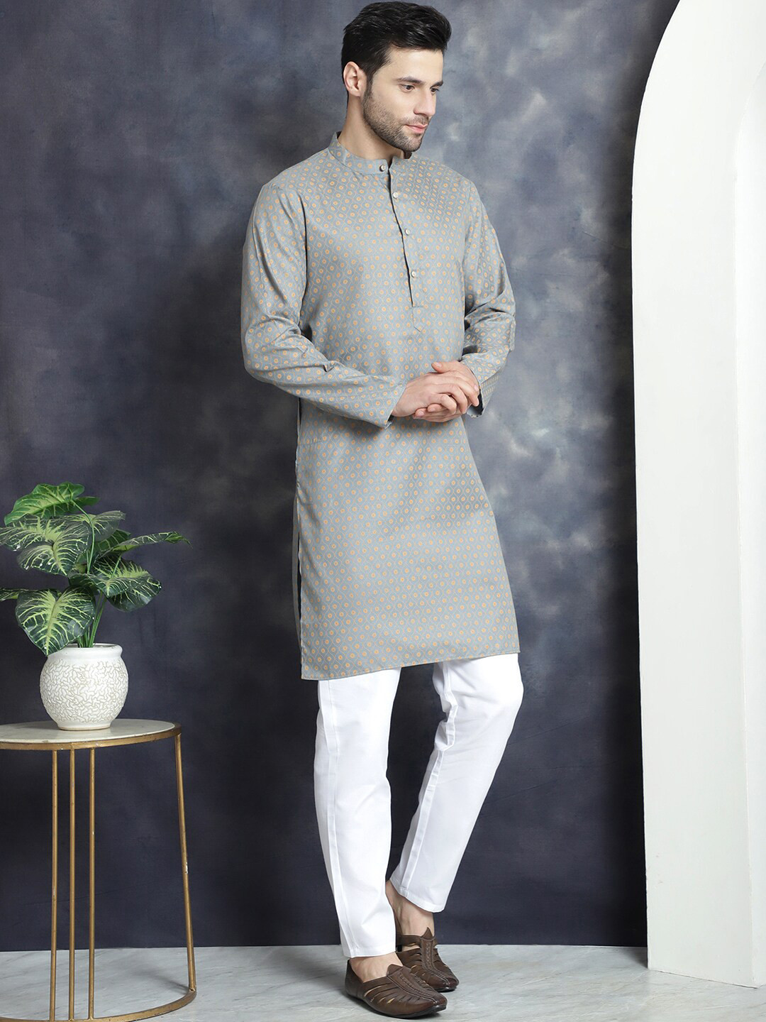 

Anouk Geometric Woven Design Kurta, Grey