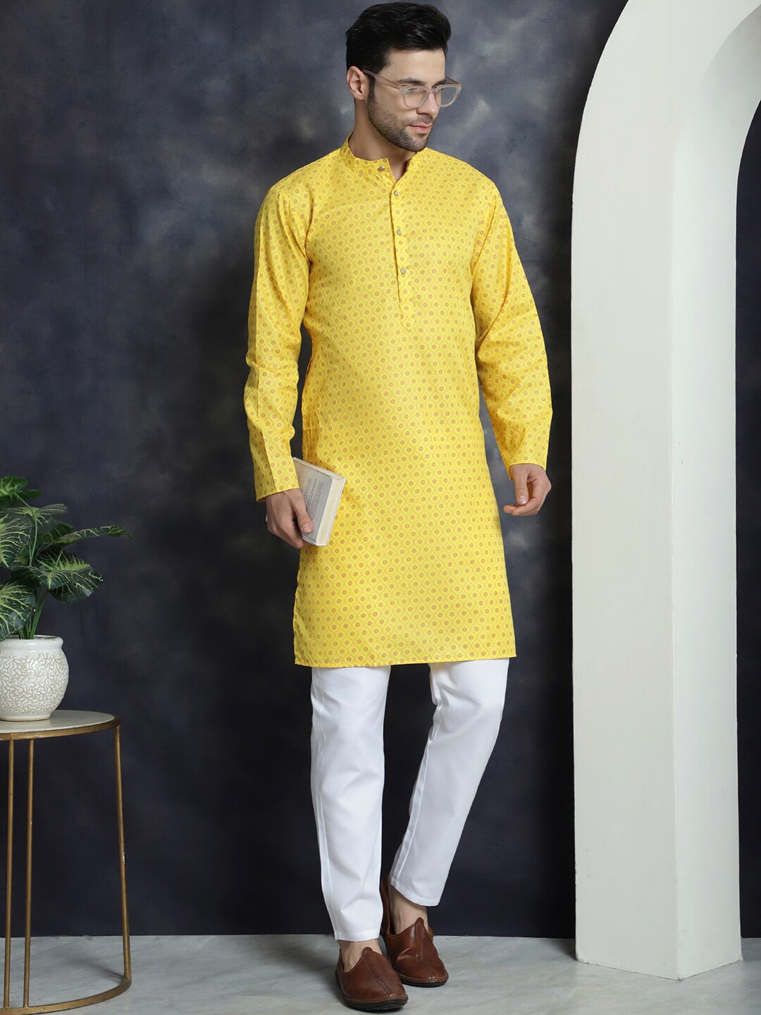 

Anouk Mandarin Collar Ethnic Motifs Printed Kurta, Yellow