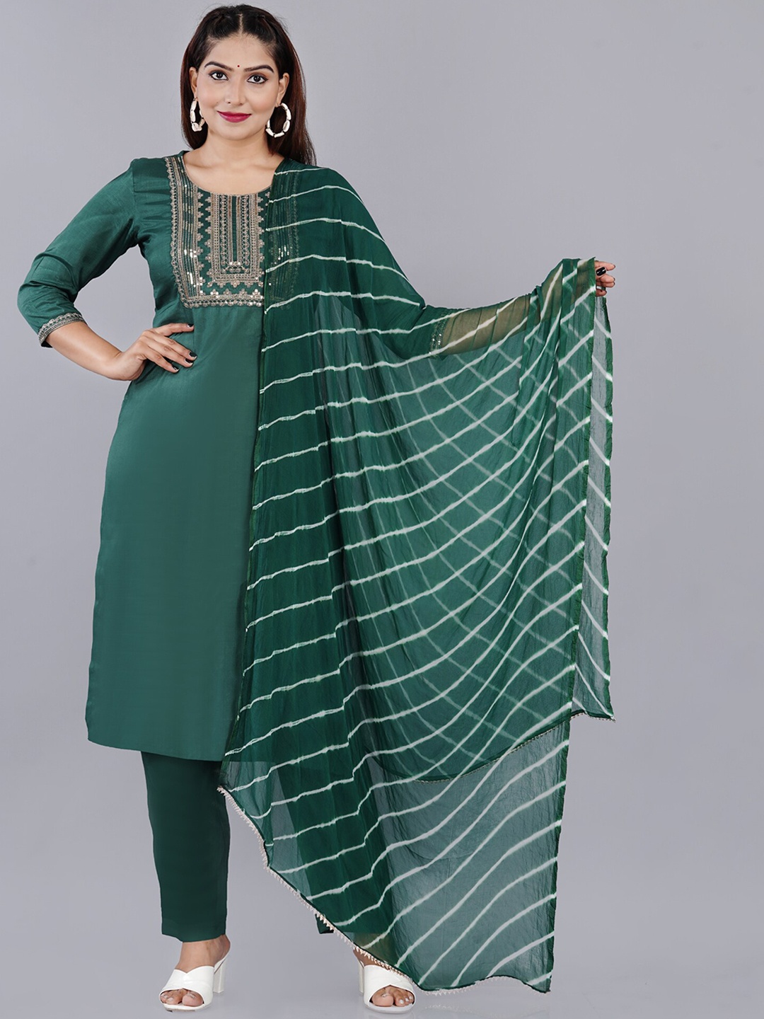 

BAESD Women Ethnic Motifs Yoke Design Regular Thread Work Kurta with Trousers & With Dupatta, Green