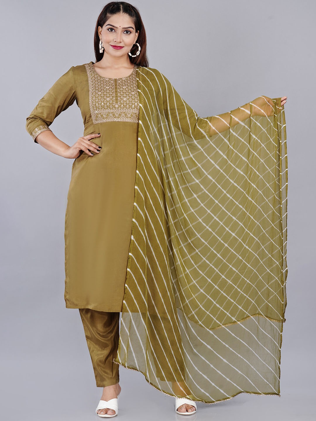 

BAESD Floral Yoke Design Regular Thread Work Straight Kurta with Trousers & Dupatta, Brown