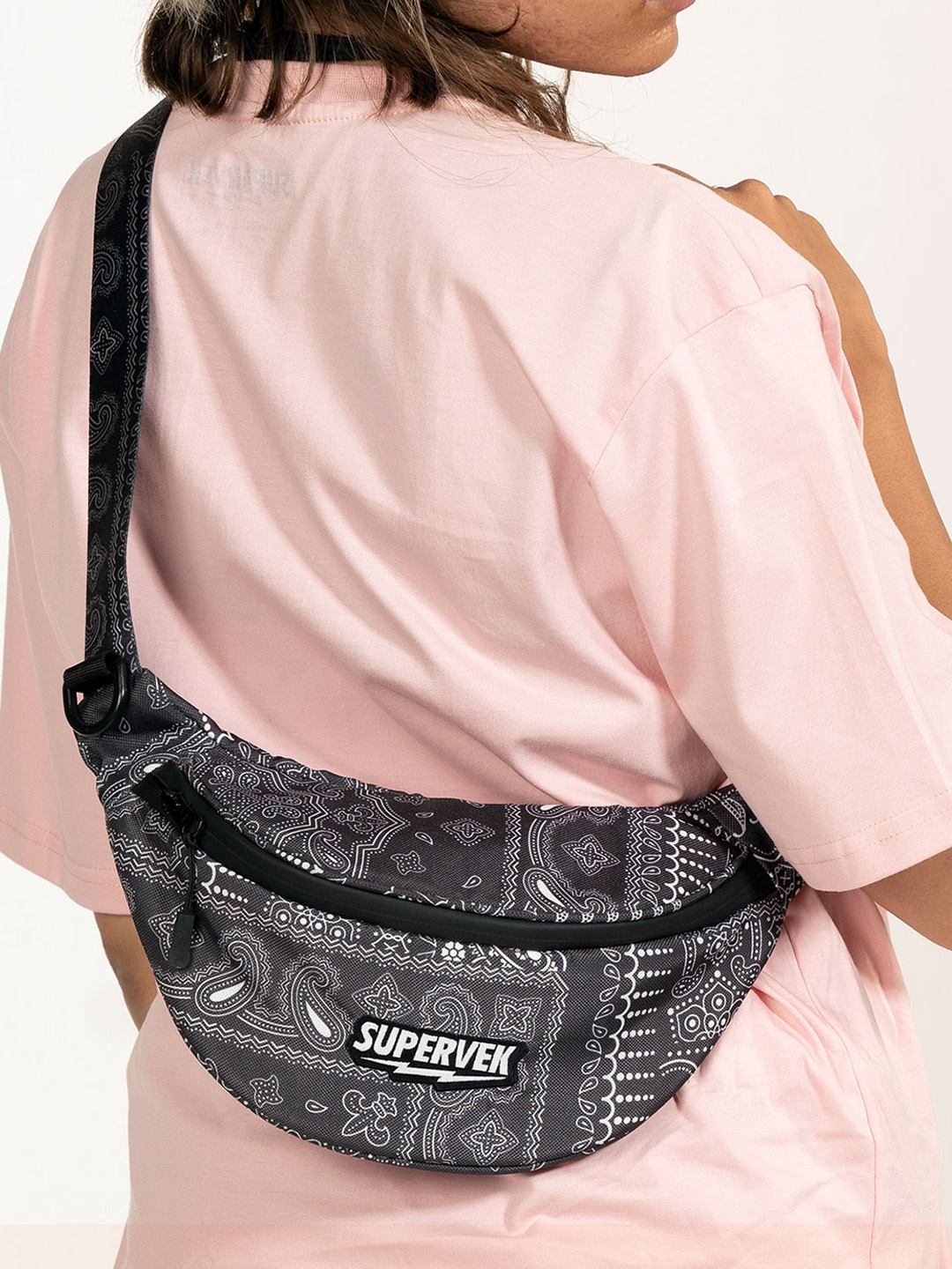 

SUPERVEK Bandana Cross-body Slinger Bag, Black