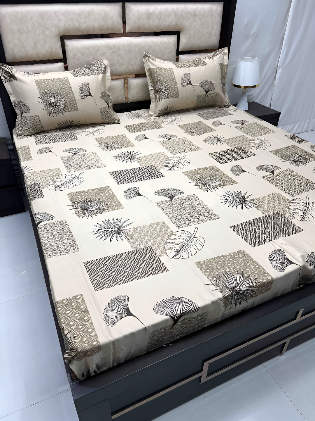 

Pure Decor Brown & White Floral Printed Pure Cotton King Bedsheet with 2 Pillow Covers