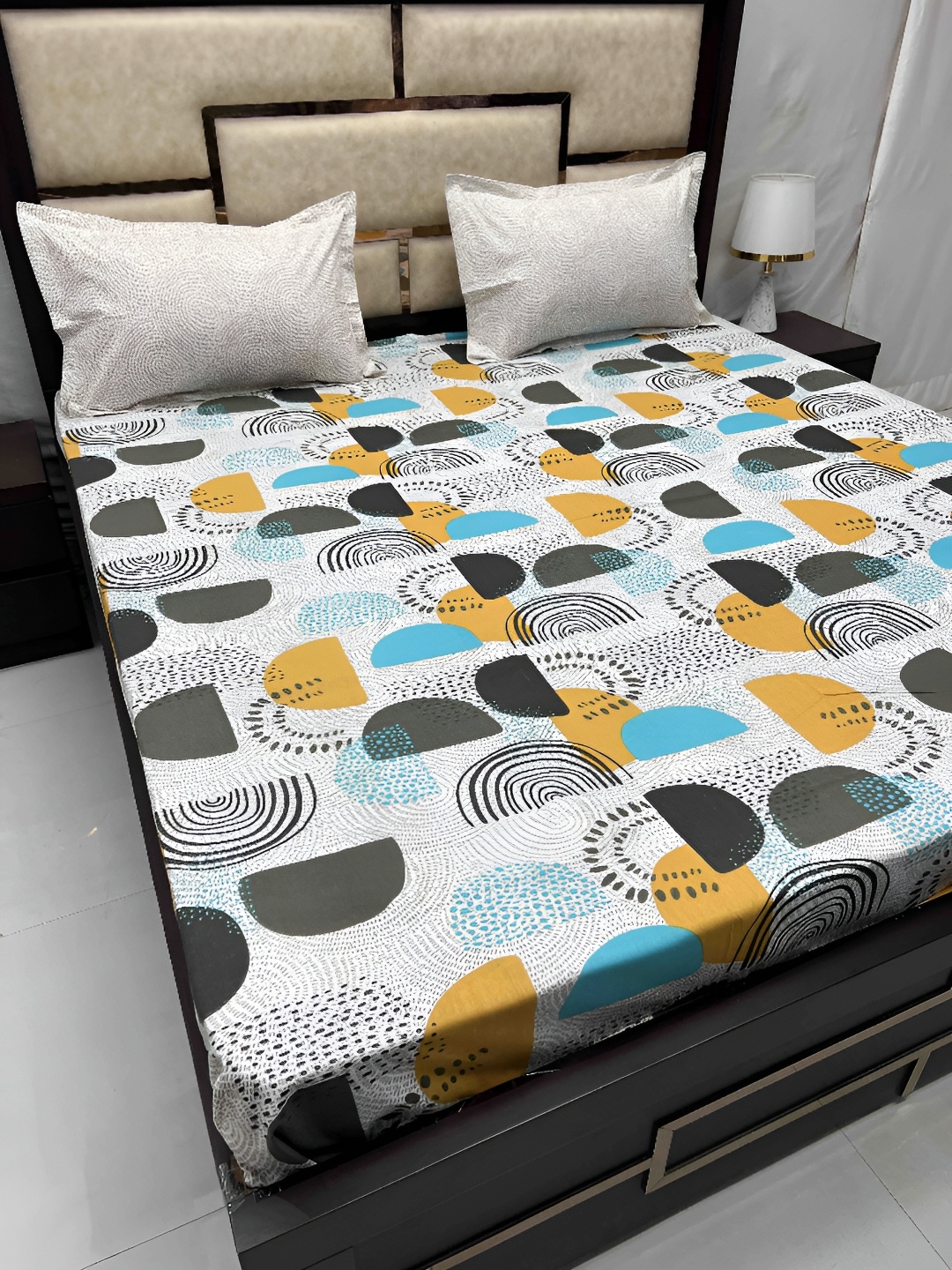 Pure Decor White & Blue Pure Cotton 250 TC King Bedsheet with 2 Pillow Covers