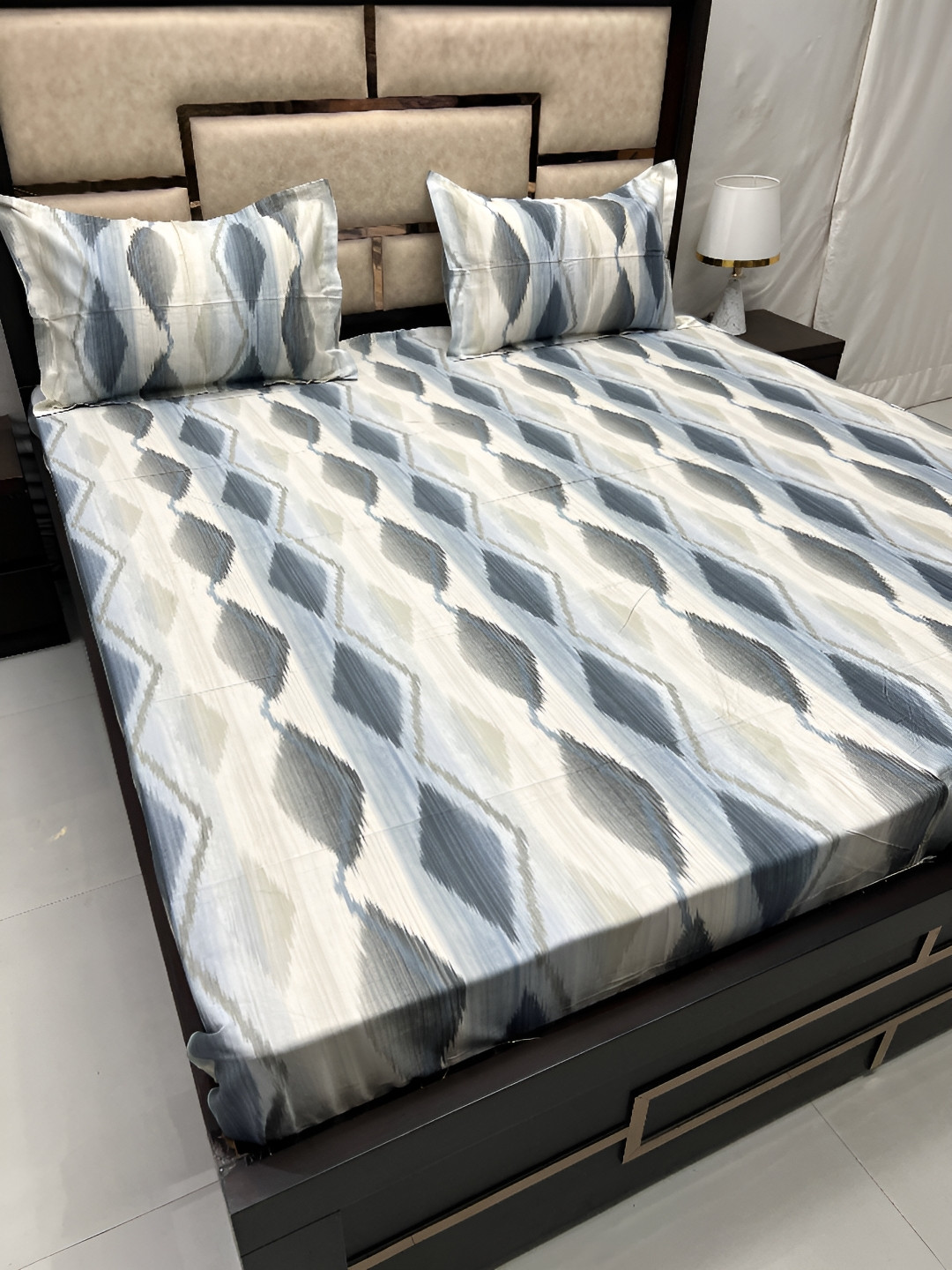 

Pure Decor Divine Fur Blue Geometric 380 TC Cotton King Bedsheet With 2 Pillow Covers