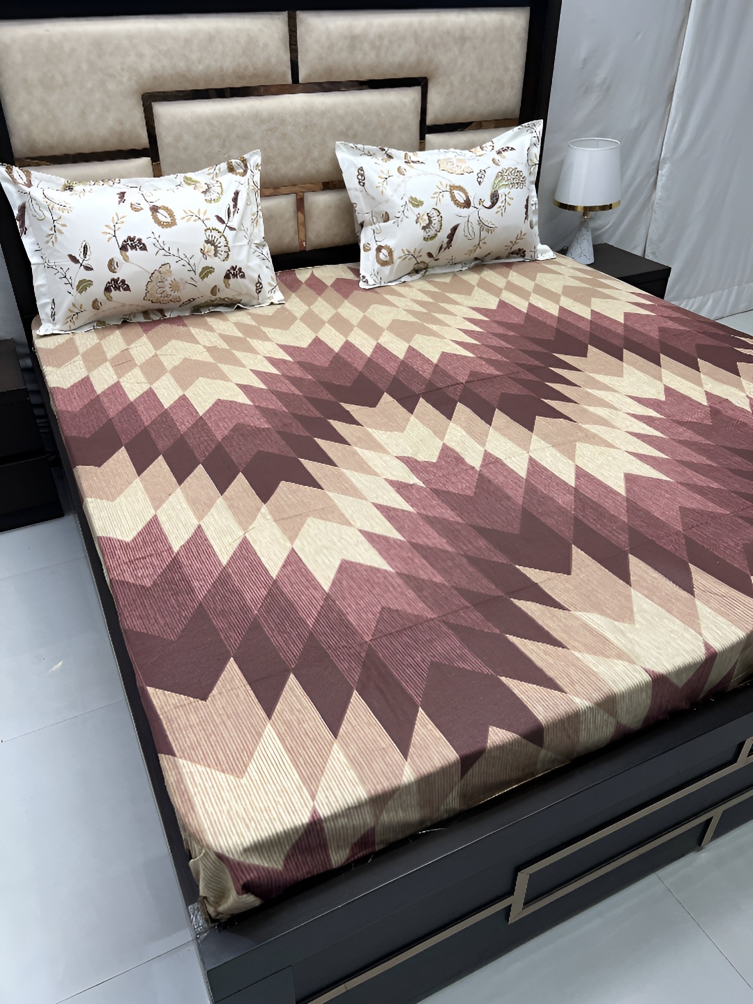 Pure Decor Vogue Brown & Cream Geometric Cotton 250 TC King Bedsheet With 2 Pillow Covers