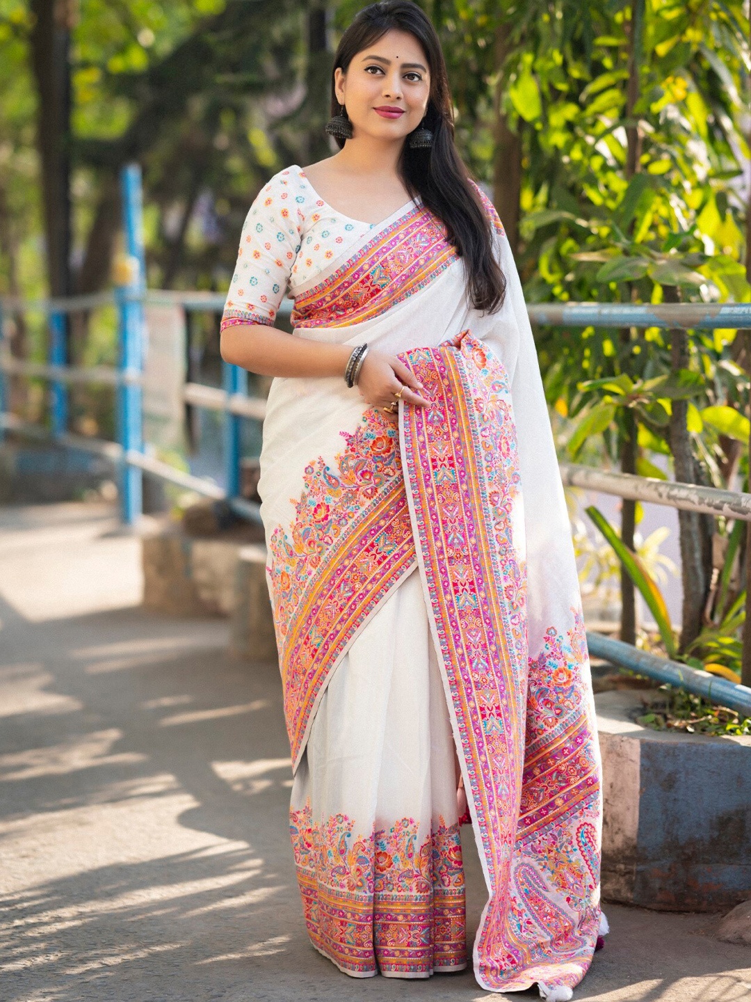 

Mitera Floral Woven Design Zari Banarasi Saree, White
