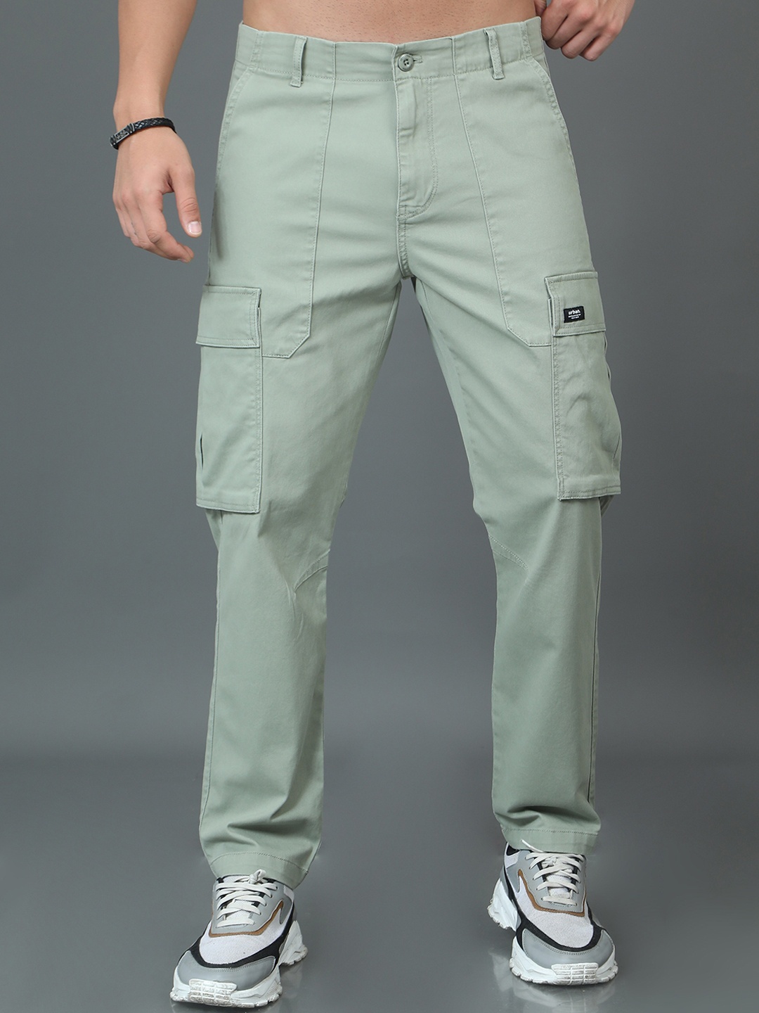 

HERE&NOW Men Mid-Rise Cotton Plain Slim Fit Cargos Trousers, Green